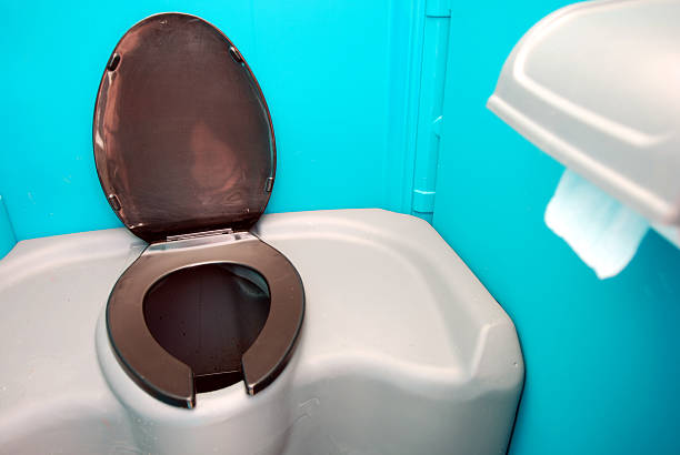 Best Portable bathroom rental  in Knoxville, IA